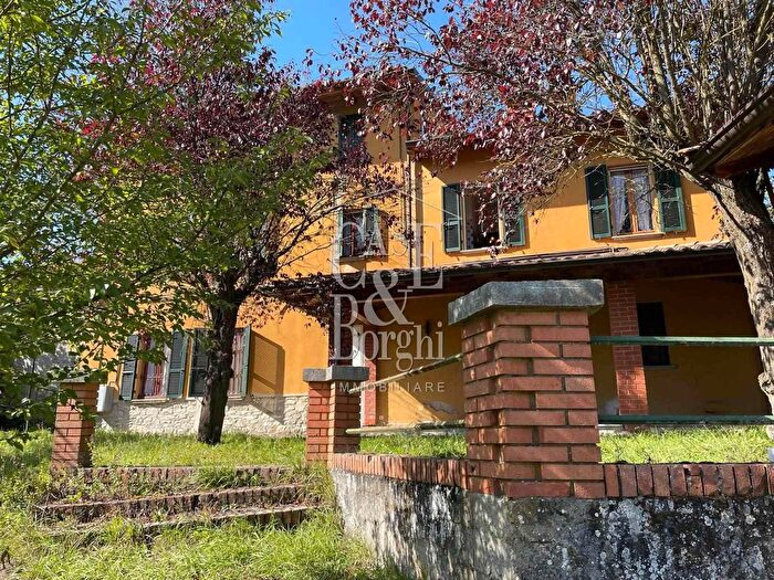 Casa con 14 locali in vendita in Località Campo di Valle, Zavattarello