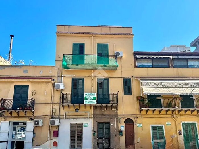Appartamento quadrilocale in vendita in Via Resuttana, Palermo
