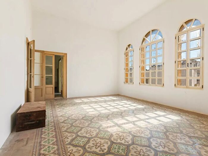 Casa con 12 locali in vendita in Piazza Regina Margherita, Poggiardo