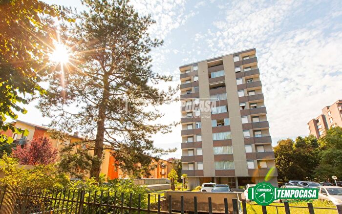 Appartamento trilocale in vendita in Via Cavalier C Azimonti Bis, Busto Arsizio