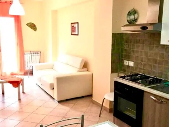 Appartamento trilocale in vendita in Via Vittorio Emanuele, Letojanni