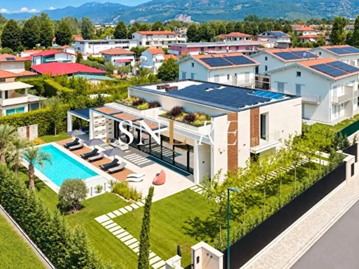 Casa con 6 locali in vendita in Via della Barbiera, Forte Dei Marmi