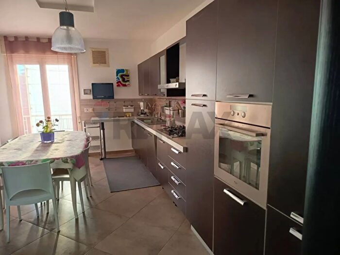Appartamento quadrilocale in vendita in Via Girolamo Caropreso, Caltagirone