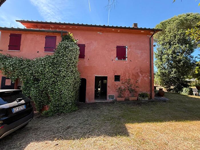 Casa con 8 locali in vendita in Casciana Terme Lari