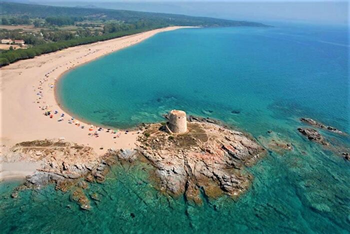 Casa con 6 locali in vendita in Bari Sardo