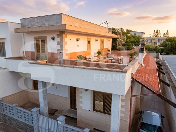 Casa con 7 locali in vendita in Via Tazzoli, Ugento