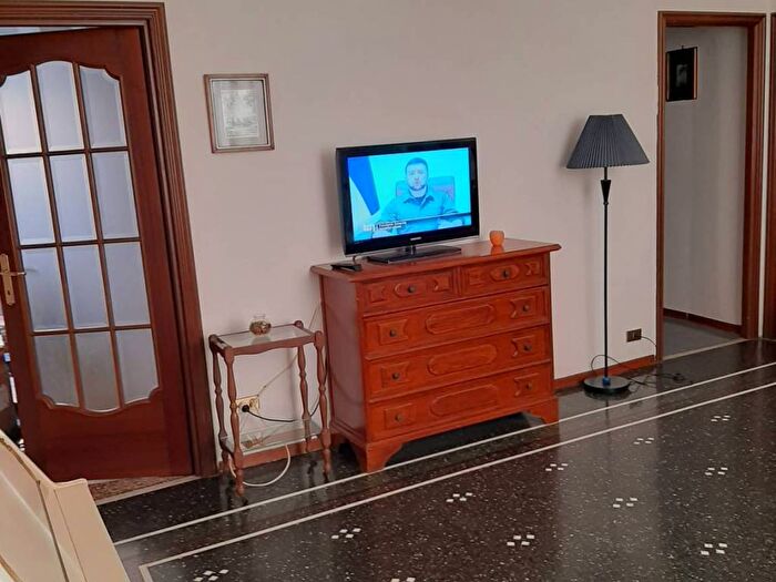 Appartamento trilocale in affitto in Via Chiaravagna, Sestri Ponente, Genova