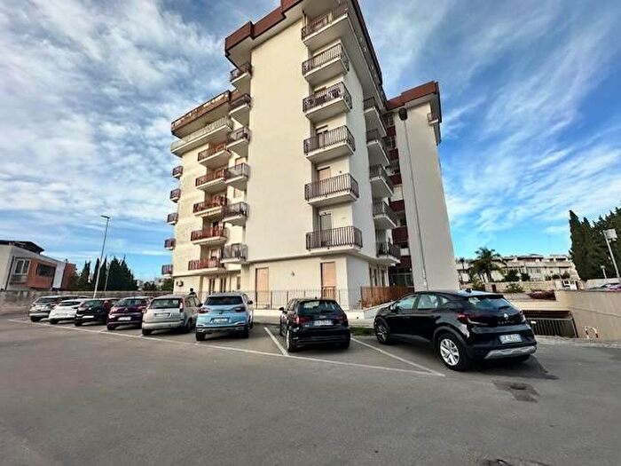 Appartamento trilocale in vendita in Via E a Mario, Lecce