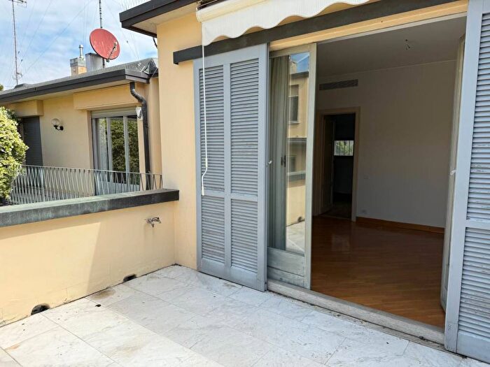 Appartamento trilocale in affitto in Via Chiossetto, Palestro, Milano