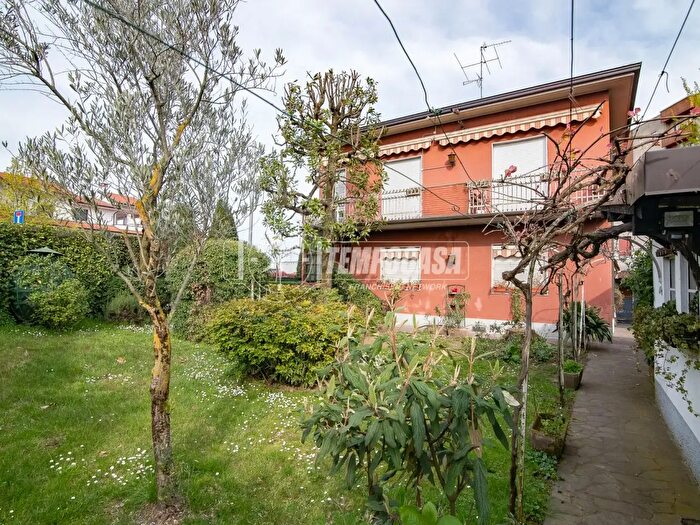 Appartamento quadrilocale in vendita in Via Galileo Galilei, Vaprio DAdda