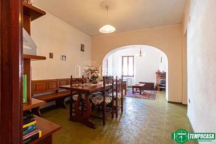 Appartamento con 6 locali in vendita in Via II Giugno, Follo