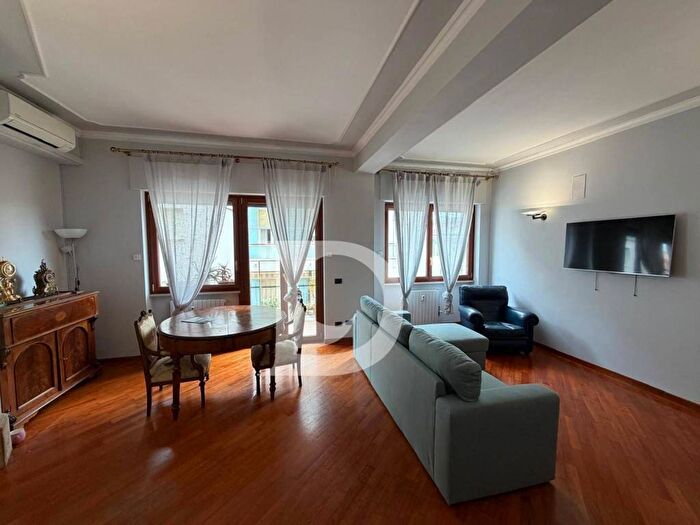 Appartamento trilocale in affitto in Via Isonzo, Lungomare Strada Parco, Pescara