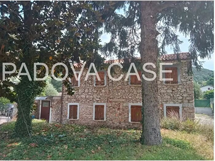 Casa trilocale in vendita in Galzignano Terme