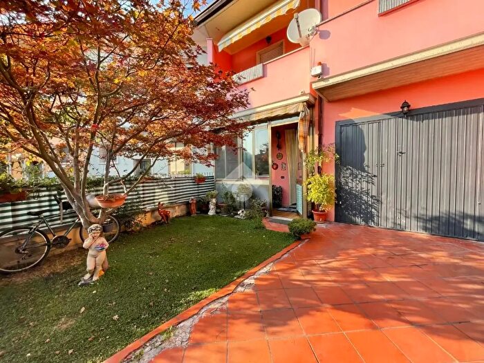 Casa quadrilocale in vendita in Via Gobbetta, Sustinente