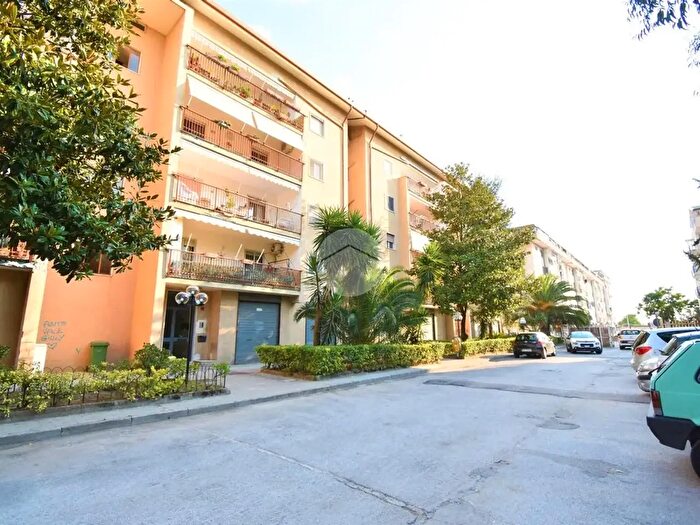 Appartamento trilocale in vendita in Viale dei Gelsomini, Pollena Trocchia