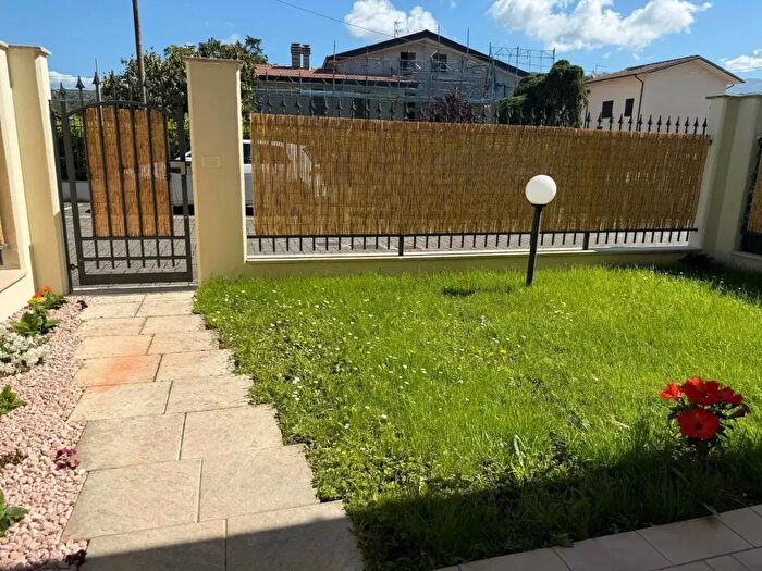 Casa trilocale in affitto in Caniparola, Fosdinovo