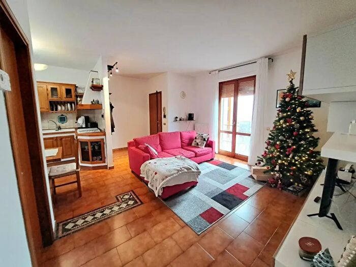 Appartamento con 5 locali in vendita in Cerreto Guidi