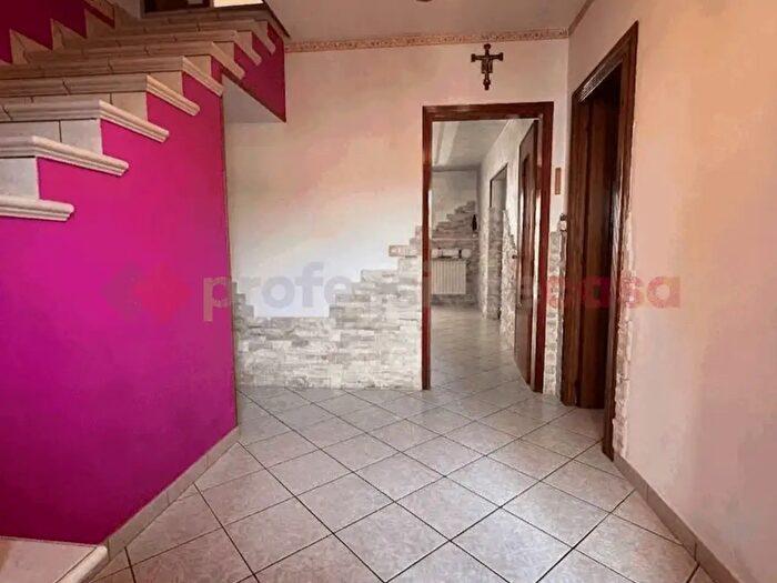 Casa con 8 locali in vendita in Via Fratelli Cervi Snc, Lusia
