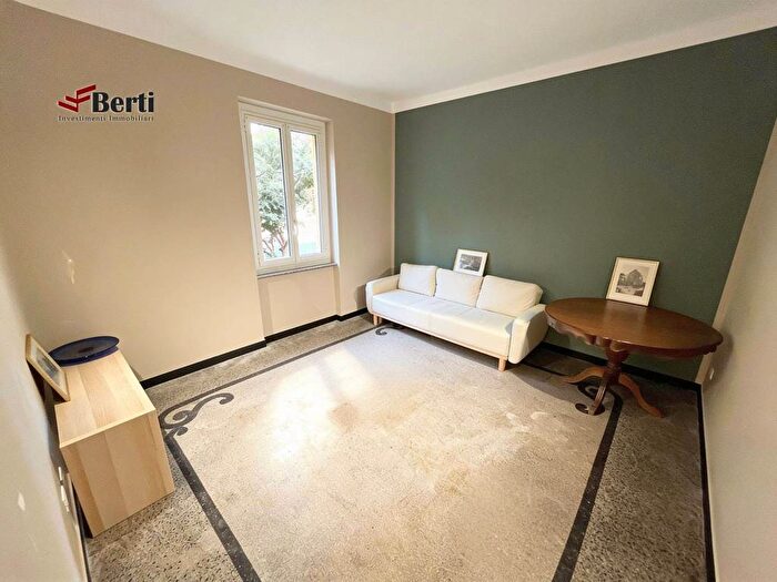Appartamento trilocale in affitto in Via Francesco Sivori, Castelletto, Genova