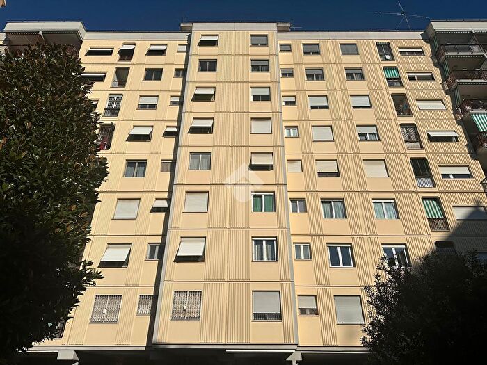 Appartamento trilocale in vendita in Via Cesare Massini, Roma