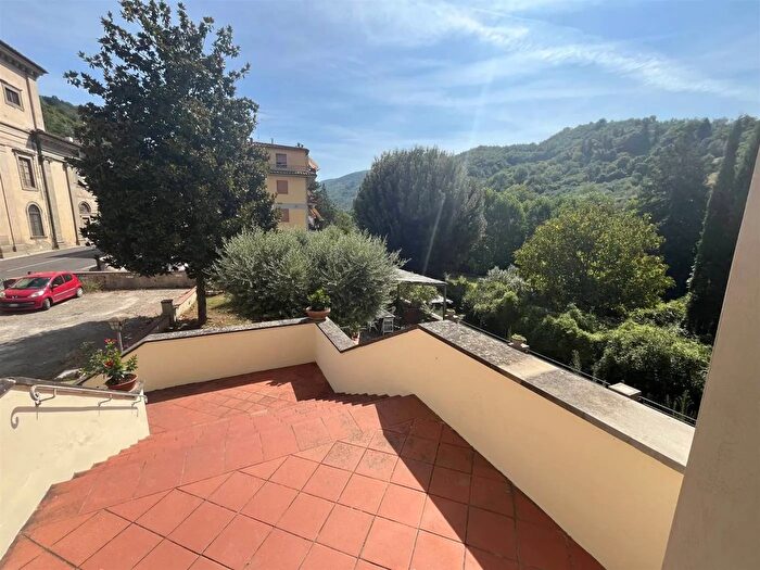 Appartamento con 6 locali in vendita in Via Nazario Sauro Dicomano, Dicomano