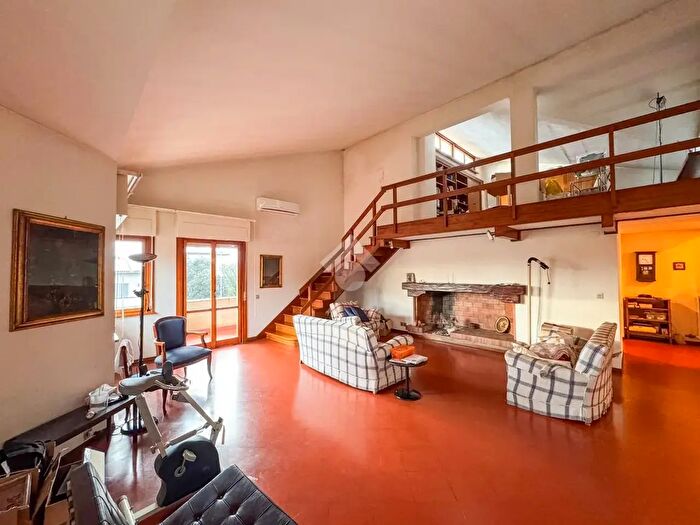 Appartamento con 8 locali in vendita in Via della Bianca, Pontedera