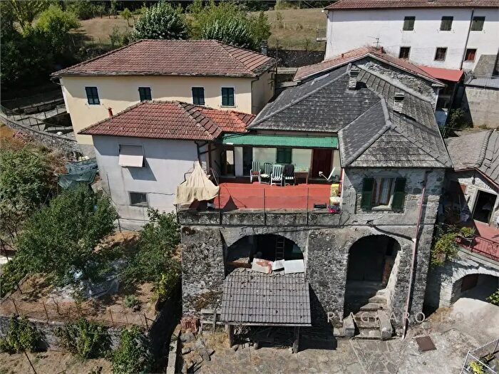 Casa con 7 locali in vendita in Via Canale, Zeri