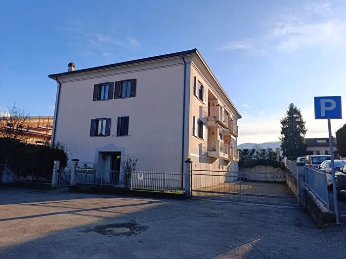 Appartamento con 5 locali in vendita in Varano De' Melegari