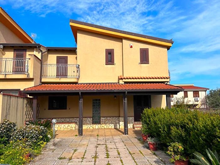 Casa con 5 locali in affitto in Via Santoro, Altavilla Milicia
