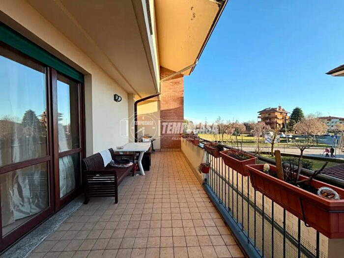 Appartamento trilocale in vendita in Via Luciano Manara, Parabiago