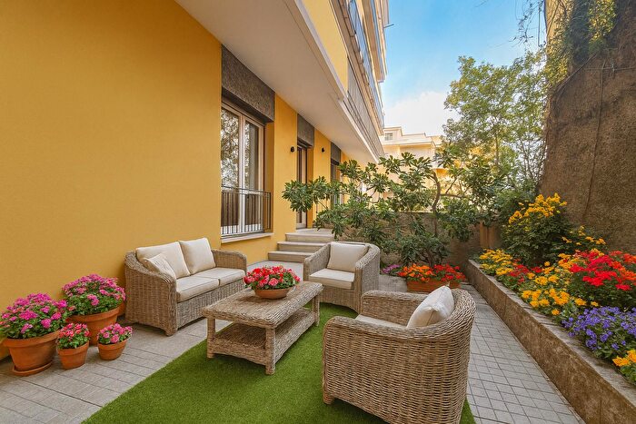 Appartamento con 7 locali in vendita in Via Antonio Burlando, Genova