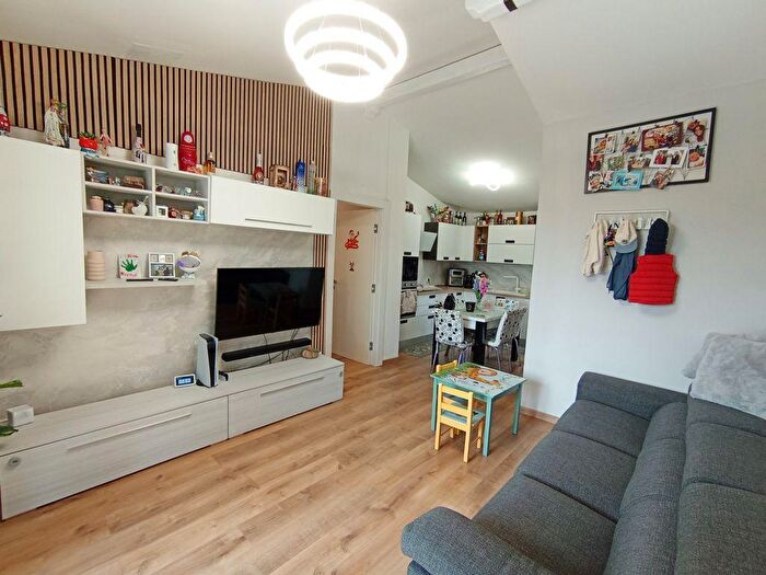 Appartamento con 6 locali in vendita in Lucignano