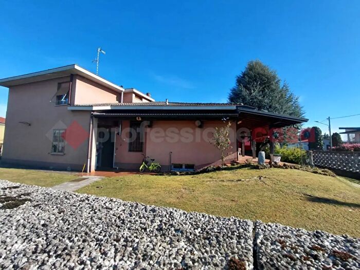 Casa con 6 locali in vendita in Via Doria, Villa Cortese