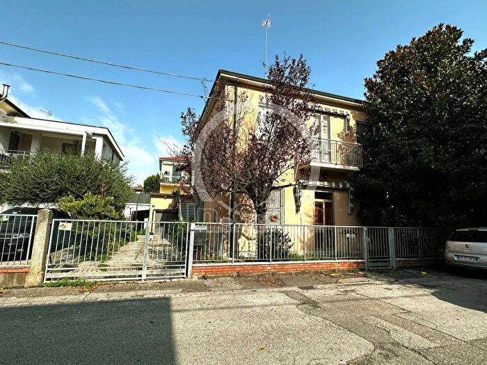 Appartamento con 5 locali in vendita in Zona San Biagio Ravenna, Ravenna