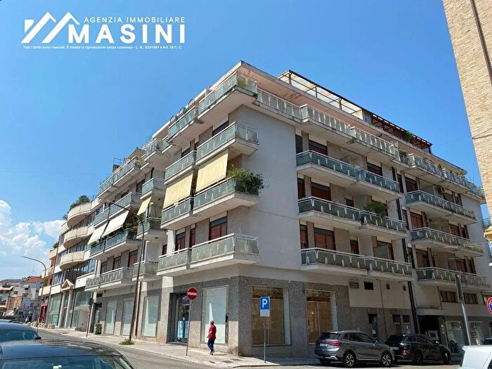 Appartamento con 5 locali in vendita in Via Fabio Filzi, Lanciano