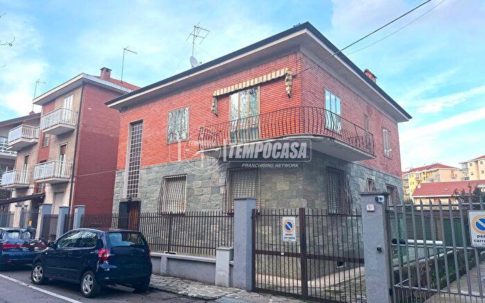 Casa con 12 locali in vendita in Via Condove, Collegno