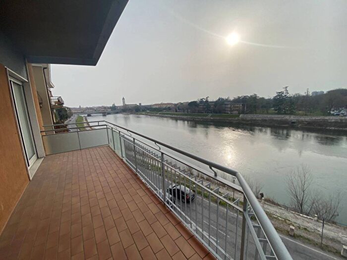 Appartamento quadrilocale in affitto in Via Cesare Trezza, Borgo Trento, Verona