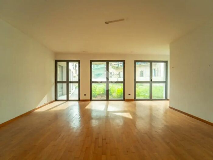 Casa con 19 locali in vendita in Via Giacomo Pala, Olbia