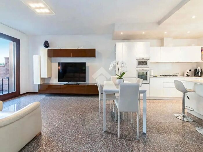 Casa quadrilocale in vendita in Via Torre, Dolo