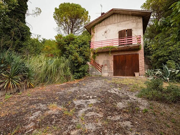 Casa con 5 locali in vendita in Serra San Quirico