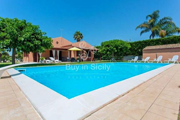 Casa con 5 locali in vendita in Viale Enzo Ferrari, Scicli