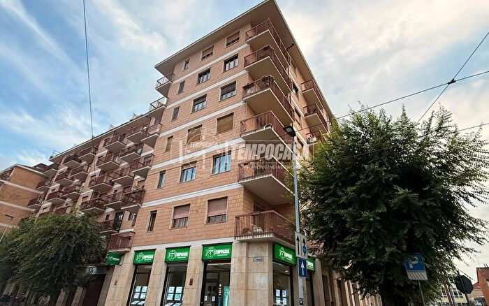 Appartamento con 5 locali in vendita in Via Venaria, Torino