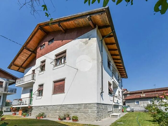 Appartamento con 6 locali in vendita in Via San Martino, Giaveno