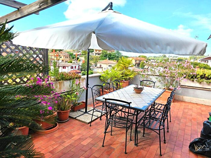 Appartamento quadrilocale in vendita in Via Paolo Medolaghi, Roma