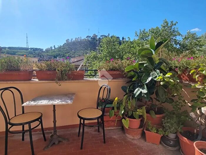 Appartamento con 5 locali in vendita in Circonvallazione Clodia, Roma