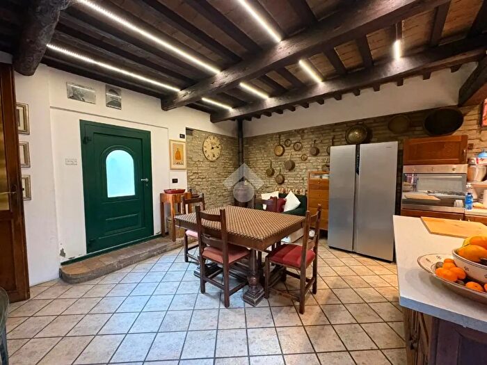 Casa con 5 locali in vendita in Circonvallazione S Gaetanino, Ravenna