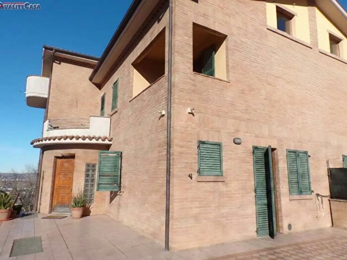 Casa quadrilocale in vendita in Via Grancetta, Chiaravalle