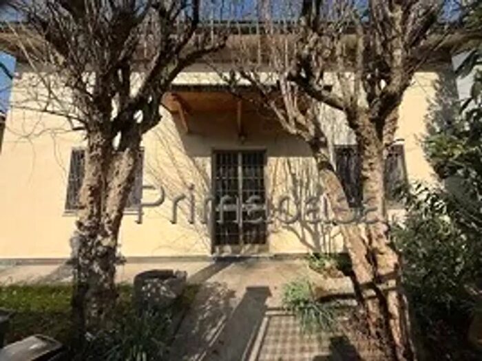 Casa quadrilocale in vendita in Novellara