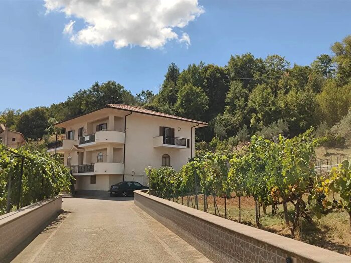 Appartamento con 6 locali in vendita in Via Cesare Battisti, Paterno Calabro