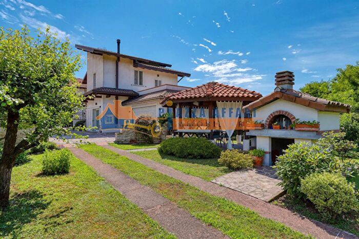 Casa quadrilocale in vendita in Via Borghetto, Carnago